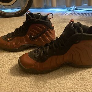 Nike Black and Brown High-Top Sneakers 6 1/2Y